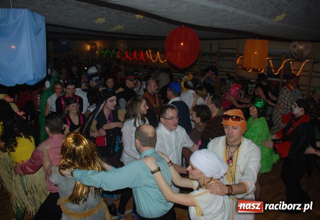 Zdjęcie w galerii na portalu naszraciborz.pl: Finał karnawału z przebierańcami wiadomości z regionu