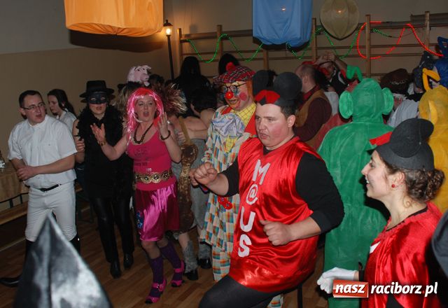 Zdjęcie w galerii na portalu naszraciborz.pl: Finał karnawału z przebierańcami wiadomości z regionu