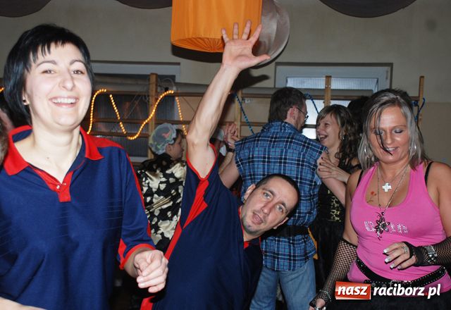 Zdjęcie w galerii na portalu naszraciborz.pl: Finał karnawału z przebierańcami wiadomości z regionu