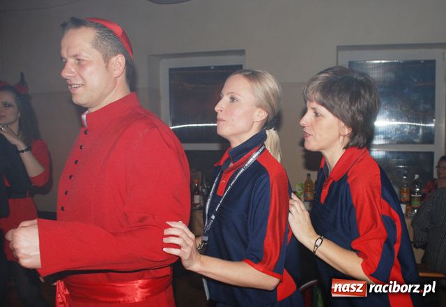 Zdjęcie w galerii na portalu naszraciborz.pl: Finał karnawału z przebierańcami wiadomości z regionu