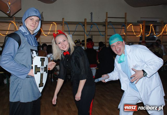 Zdjęcie w galerii na portalu naszraciborz.pl: Finał karnawału z przebierańcami wiadomości z regionu