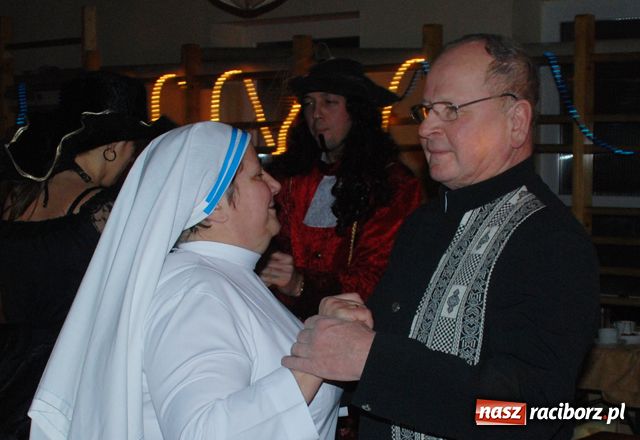 Zdjęcie w galerii na portalu naszraciborz.pl: Finał karnawału z przebierańcami wiadomości z regionu