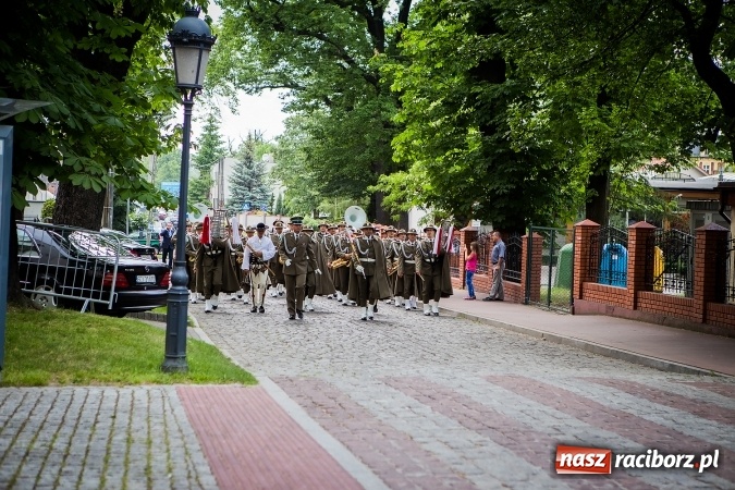 Zdjęcie w galerii na portalu naszraciborz.pl: XXVI rocznica powstania Straży Granicznej. Śląski Oddział z Raciborza ma nowy sztandar wiadomości z regionu