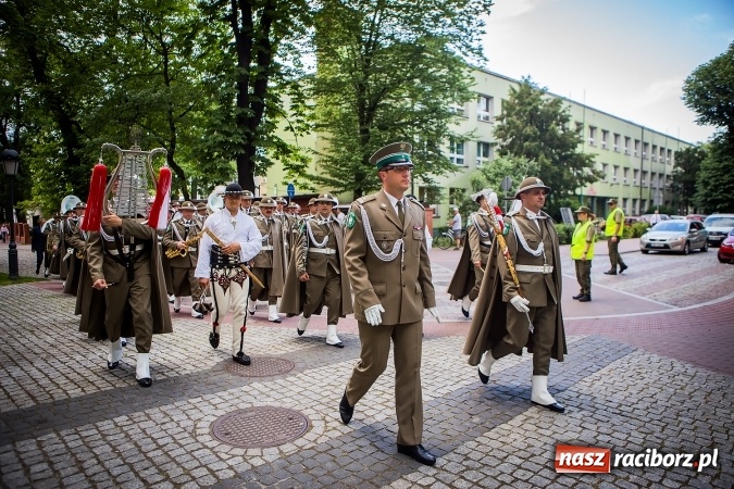 Zdjęcie w galerii na portalu naszraciborz.pl: XXVI rocznica powstania Straży Granicznej. Śląski Oddział z Raciborza ma nowy sztandar wiadomości z regionu
