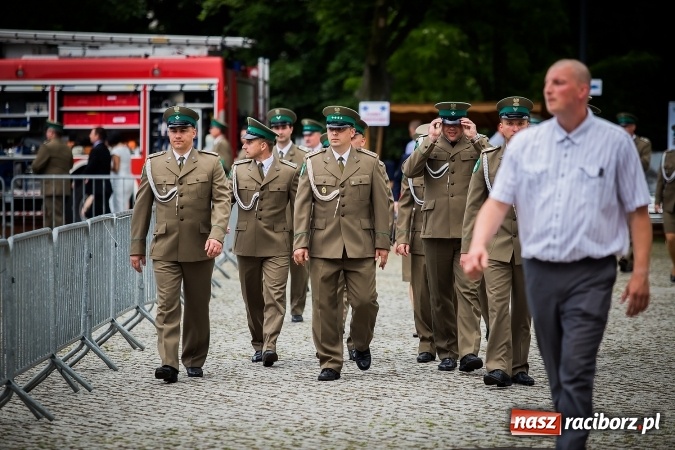 Zdjęcie w galerii na portalu naszraciborz.pl: XXVI rocznica powstania Straży Granicznej. Śląski Oddział z Raciborza ma nowy sztandar wiadomości z regionu