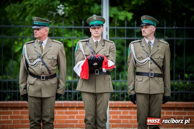 Zdjęcie w galerii na portalu naszraciborz.pl: XXVI rocznica powstania Straży Granicznej. Śląski Oddział z Raciborza ma nowy sztandar wiadomości z regionu