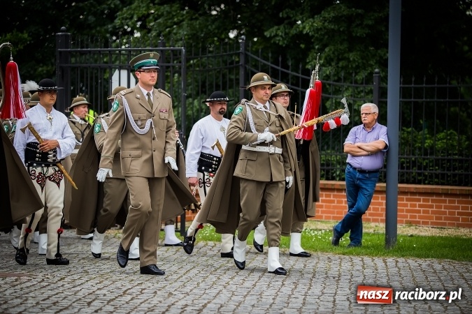 Zdjęcie w galerii na portalu naszraciborz.pl: XXVI rocznica powstania Straży Granicznej. Śląski Oddział z Raciborza ma nowy sztandar wiadomości z regionu