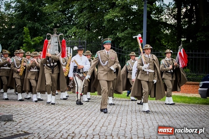 Zdjęcie w galerii na portalu naszraciborz.pl: XXVI rocznica powstania Straży Granicznej. Śląski Oddział z Raciborza ma nowy sztandar wiadomości z regionu