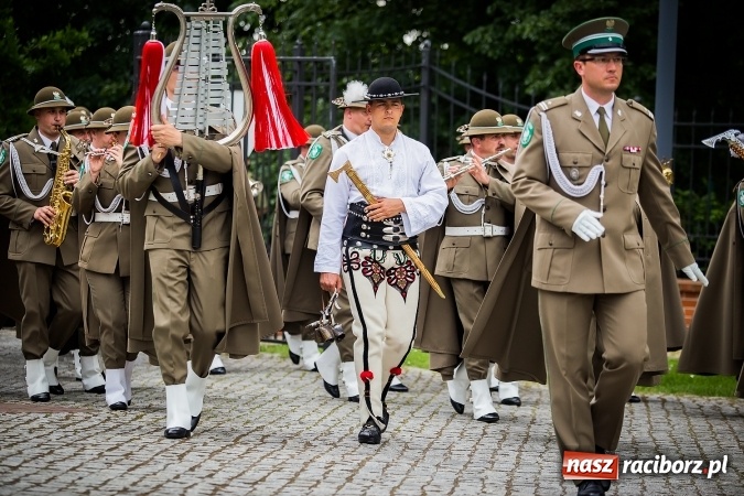 Zdjęcie w galerii na portalu naszraciborz.pl: XXVI rocznica powstania Straży Granicznej. Śląski Oddział z Raciborza ma nowy sztandar wiadomości z regionu