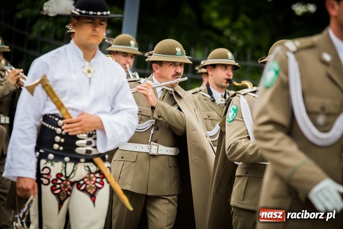 Zdjęcie w galerii na portalu naszraciborz.pl: XXVI rocznica powstania Straży Granicznej. Śląski Oddział z Raciborza ma nowy sztandar wiadomości z regionu