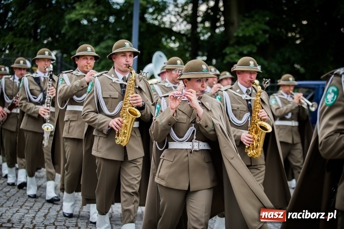 Zdjęcie w galerii na portalu naszraciborz.pl: XXVI rocznica powstania Straży Granicznej. Śląski Oddział z Raciborza ma nowy sztandar wiadomości z regionu