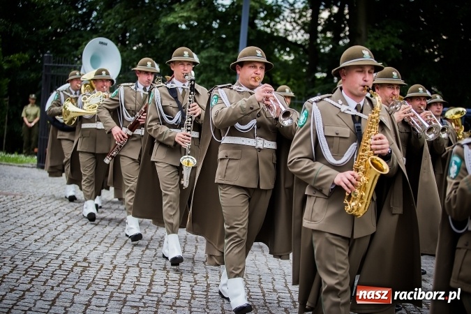 Zdjęcie w galerii na portalu naszraciborz.pl: XXVI rocznica powstania Straży Granicznej. Śląski Oddział z Raciborza ma nowy sztandar wiadomości z regionu