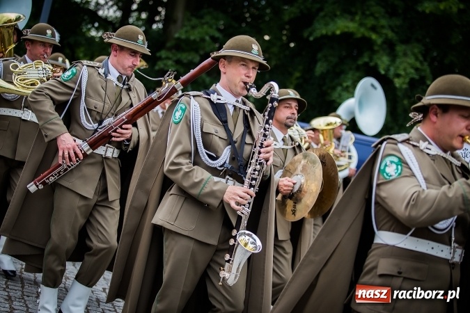 Zdjęcie w galerii na portalu naszraciborz.pl: XXVI rocznica powstania Straży Granicznej. Śląski Oddział z Raciborza ma nowy sztandar wiadomości z regionu