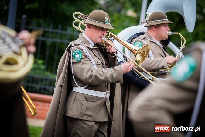 Zdjęcie w galerii na portalu naszraciborz.pl: XXVI rocznica powstania Straży Granicznej. Śląski Oddział z Raciborza ma nowy sztandar wiadomości z regionu