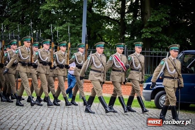 Zdjęcie w galerii na portalu naszraciborz.pl: XXVI rocznica powstania Straży Granicznej. Śląski Oddział z Raciborza ma nowy sztandar wiadomości z regionu