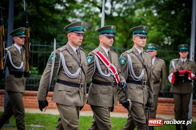 Zdjęcie w galerii na portalu naszraciborz.pl: XXVI rocznica powstania Straży Granicznej. Śląski Oddział z Raciborza ma nowy sztandar wiadomości z regionu