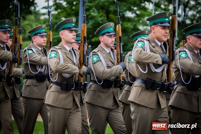 Zdjęcie w galerii na portalu naszraciborz.pl: XXVI rocznica powstania Straży Granicznej. Śląski Oddział z Raciborza ma nowy sztandar wiadomości z regionu