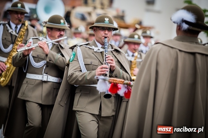 Zdjęcie w galerii na portalu naszraciborz.pl: XXVI rocznica powstania Straży Granicznej. Śląski Oddział z Raciborza ma nowy sztandar wiadomości z regionu