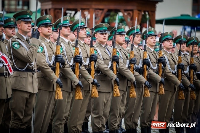 Zdjęcie w galerii na portalu naszraciborz.pl: XXVI rocznica powstania Straży Granicznej. Śląski Oddział z Raciborza ma nowy sztandar wiadomości z regionu