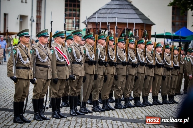 Zdjęcie w galerii na portalu naszraciborz.pl: XXVI rocznica powstania Straży Granicznej. Śląski Oddział z Raciborza ma nowy sztandar wiadomości z regionu