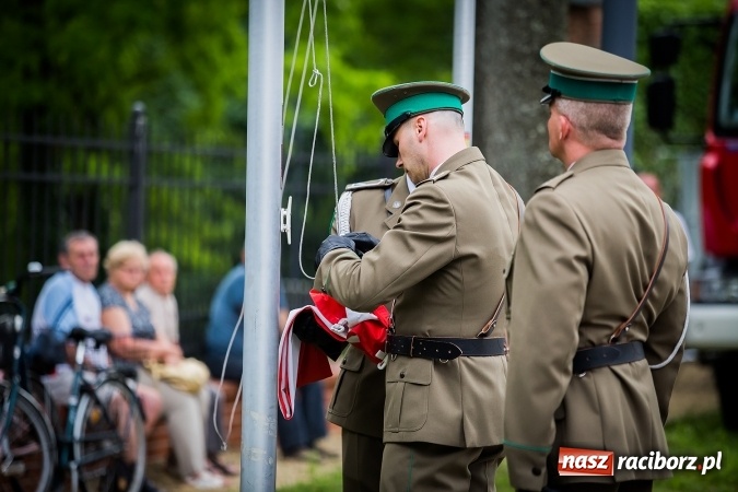 Zdjęcie w galerii na portalu naszraciborz.pl: XXVI rocznica powstania Straży Granicznej. Śląski Oddział z Raciborza ma nowy sztandar wiadomości z regionu