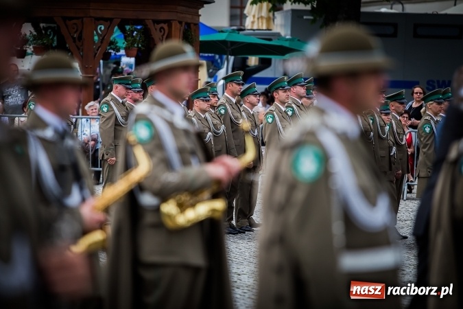 Zdjęcie w galerii na portalu naszraciborz.pl: XXVI rocznica powstania Straży Granicznej. Śląski Oddział z Raciborza ma nowy sztandar wiadomości z regionu