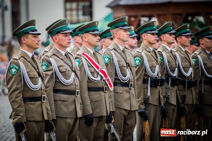 Zdjęcie w galerii na portalu naszraciborz.pl: XXVI rocznica powstania Straży Granicznej. Śląski Oddział z Raciborza ma nowy sztandar wiadomości z regionu