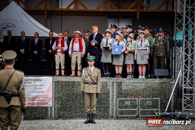 Zdjęcie w galerii na portalu naszraciborz.pl: XXVI rocznica powstania Straży Granicznej. Śląski Oddział z Raciborza ma nowy sztandar wiadomości z regionu