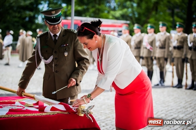 Zdjęcie w galerii na portalu naszraciborz.pl: XXVI rocznica powstania Straży Granicznej. Śląski Oddział z Raciborza ma nowy sztandar wiadomości z regionu