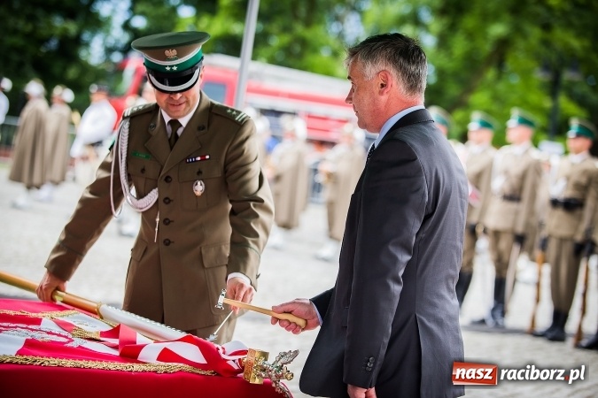 Zdjęcie w galerii na portalu naszraciborz.pl: XXVI rocznica powstania Straży Granicznej. Śląski Oddział z Raciborza ma nowy sztandar wiadomości z regionu