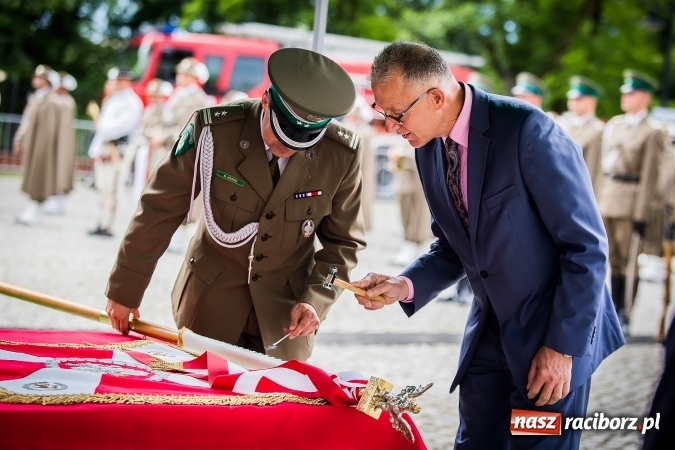 Zdjęcie w galerii na portalu naszraciborz.pl: XXVI rocznica powstania Straży Granicznej. Śląski Oddział z Raciborza ma nowy sztandar wiadomości z regionu