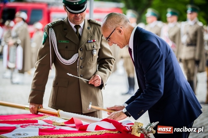 Zdjęcie w galerii na portalu naszraciborz.pl: XXVI rocznica powstania Straży Granicznej. Śląski Oddział z Raciborza ma nowy sztandar wiadomości z regionu