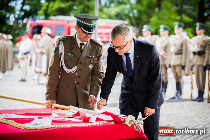 Zdjęcie w galerii na portalu naszraciborz.pl: XXVI rocznica powstania Straży Granicznej. Śląski Oddział z Raciborza ma nowy sztandar wiadomości z regionu