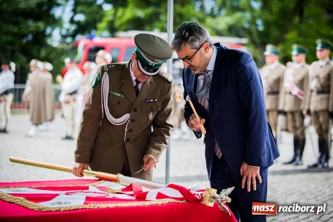 Zdjęcie w galerii na portalu naszraciborz.pl: XXVI rocznica powstania Straży Granicznej. Śląski Oddział z Raciborza ma nowy sztandar wiadomości z regionu