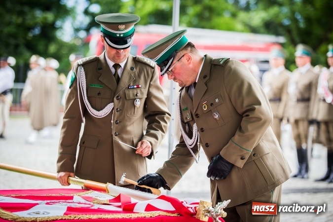 Zdjęcie w galerii na portalu naszraciborz.pl: XXVI rocznica powstania Straży Granicznej. Śląski Oddział z Raciborza ma nowy sztandar wiadomości z regionu