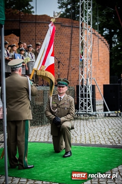 Zdjęcie w galerii na portalu naszraciborz.pl: XXVI rocznica powstania Straży Granicznej. Śląski Oddział z Raciborza ma nowy sztandar wiadomości z regionu