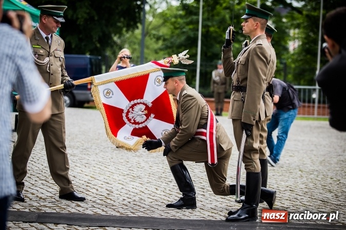 Zdjęcie w galerii na portalu naszraciborz.pl: XXVI rocznica powstania Straży Granicznej. Śląski Oddział z Raciborza ma nowy sztandar wiadomości z regionu