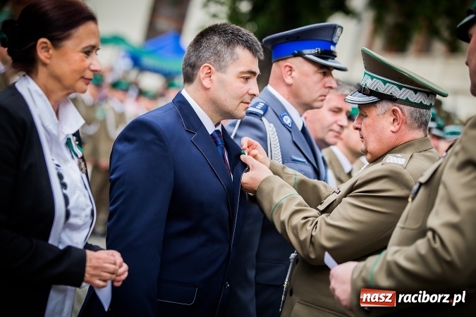 Zdjęcie w galerii na portalu naszraciborz.pl: XXVI rocznica powstania Straży Granicznej. Śląski Oddział z Raciborza ma nowy sztandar wiadomości z regionu