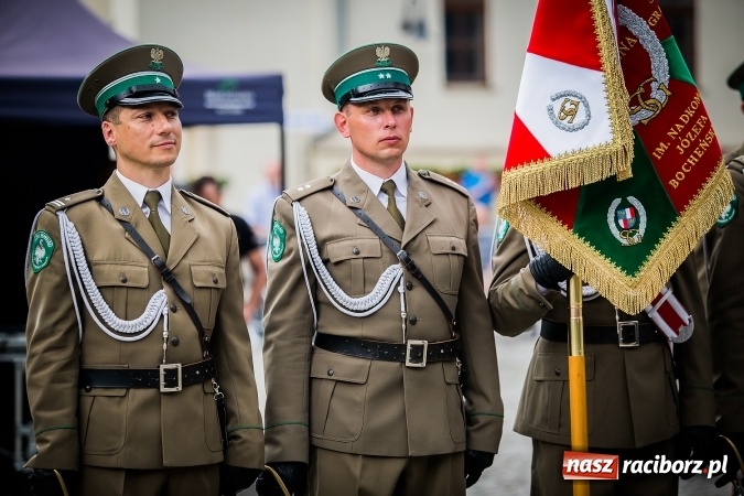 Zdjęcie w galerii na portalu naszraciborz.pl: XXVI rocznica powstania Straży Granicznej. Śląski Oddział z Raciborza ma nowy sztandar wiadomości z regionu
