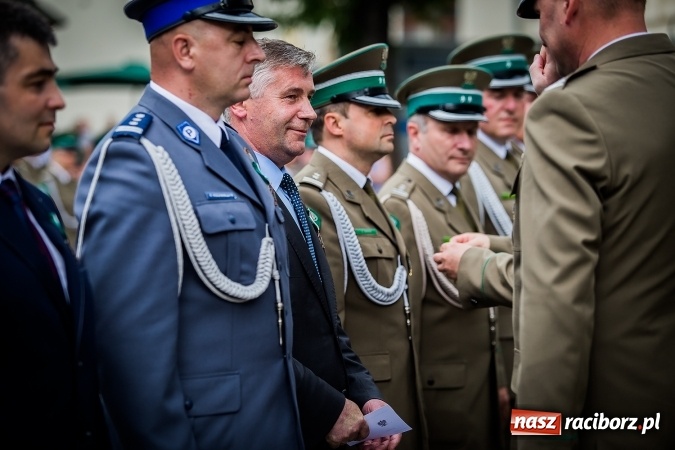 Zdjęcie w galerii na portalu naszraciborz.pl: XXVI rocznica powstania Straży Granicznej. Śląski Oddział z Raciborza ma nowy sztandar wiadomości z regionu