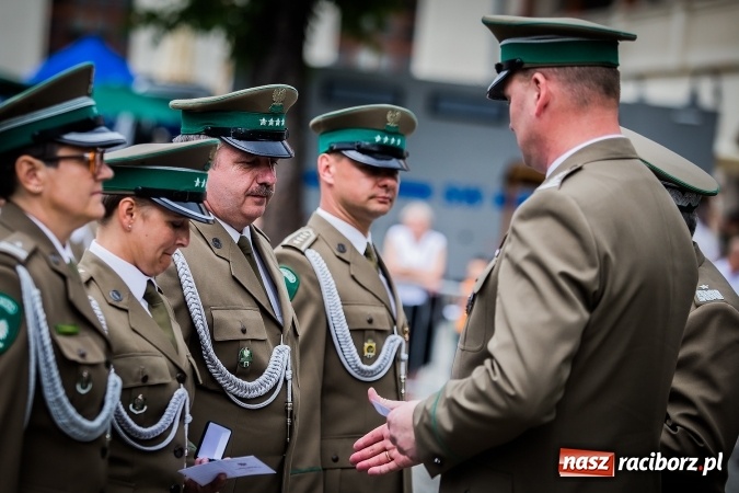 Zdjęcie w galerii na portalu naszraciborz.pl: XXVI rocznica powstania Straży Granicznej. Śląski Oddział z Raciborza ma nowy sztandar wiadomości z regionu