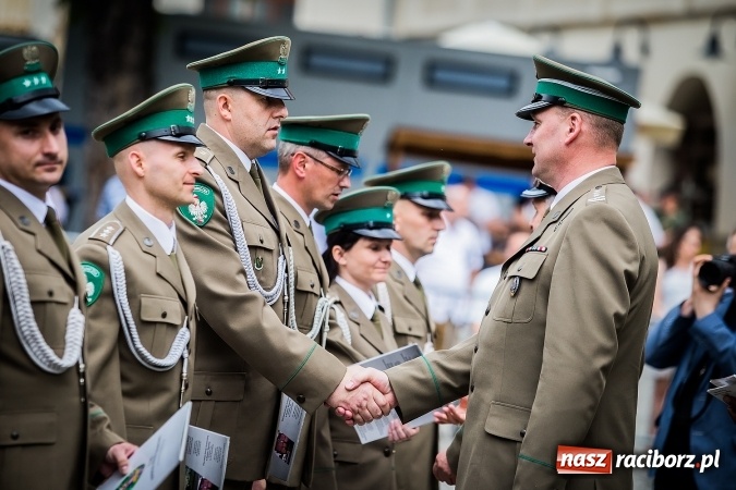 Zdjęcie w galerii na portalu naszraciborz.pl: XXVI rocznica powstania Straży Granicznej. Śląski Oddział z Raciborza ma nowy sztandar wiadomości z regionu