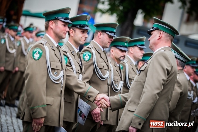 Zdjęcie w galerii na portalu naszraciborz.pl: XXVI rocznica powstania Straży Granicznej. Śląski Oddział z Raciborza ma nowy sztandar wiadomości z regionu