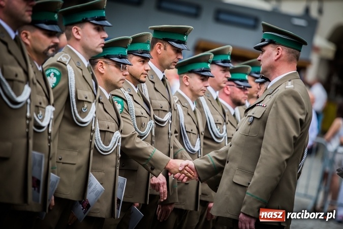 Zdjęcie w galerii na portalu naszraciborz.pl: XXVI rocznica powstania Straży Granicznej. Śląski Oddział z Raciborza ma nowy sztandar wiadomości z regionu