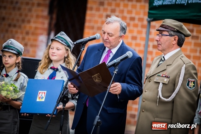Zdjęcie w galerii na portalu naszraciborz.pl: XXVI rocznica powstania Straży Granicznej. Śląski Oddział z Raciborza ma nowy sztandar wiadomości z regionu