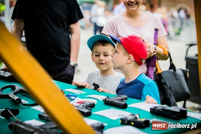 Zdjęcie w galerii na portalu naszraciborz.pl: XXVI rocznica powstania Straży Granicznej. Śląski Oddział z Raciborza ma nowy sztandar wiadomości z regionu