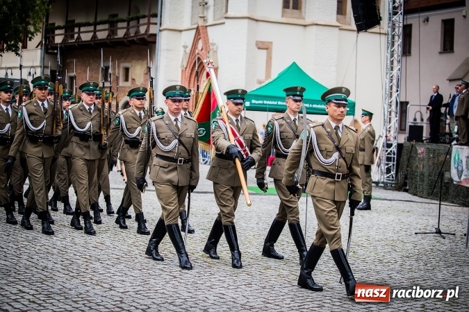 Zdjęcie w galerii na portalu naszraciborz.pl: XXVI rocznica powstania Straży Granicznej. Śląski Oddział z Raciborza ma nowy sztandar wiadomości z regionu