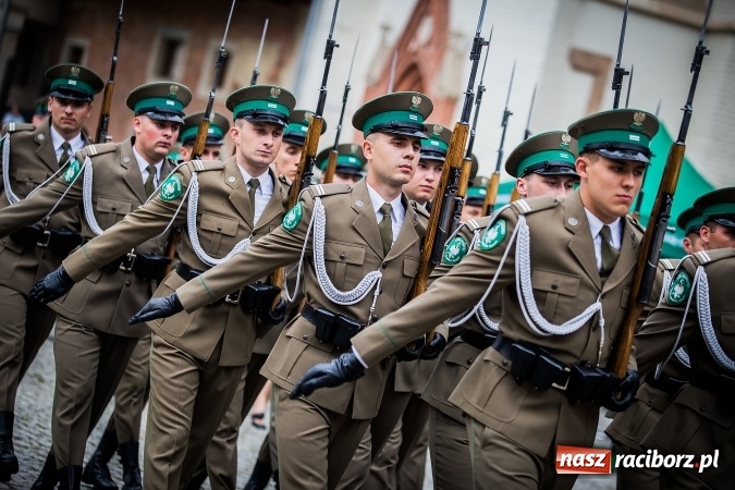 Zdjęcie w galerii na portalu naszraciborz.pl: XXVI rocznica powstania Straży Granicznej. Śląski Oddział z Raciborza ma nowy sztandar wiadomości z regionu