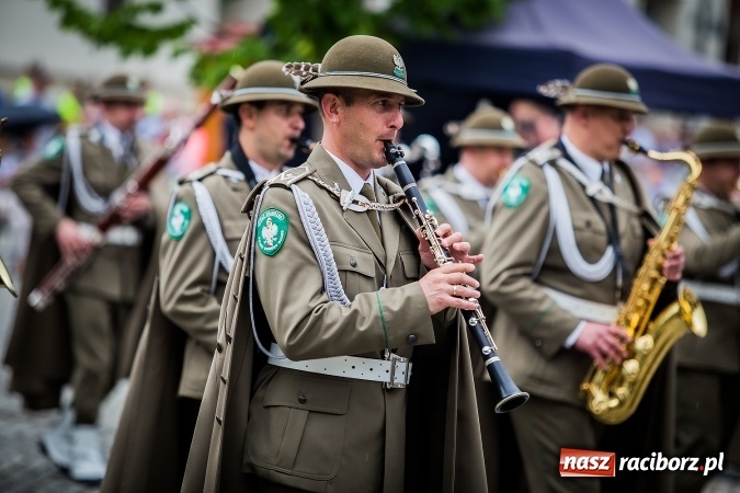 Zdjęcie w galerii na portalu naszraciborz.pl: XXVI rocznica powstania Straży Granicznej. Śląski Oddział z Raciborza ma nowy sztandar wiadomości z regionu