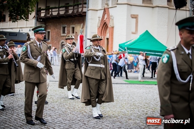 Zdjęcie w galerii na portalu naszraciborz.pl: XXVI rocznica powstania Straży Granicznej. Śląski Oddział z Raciborza ma nowy sztandar wiadomości z regionu